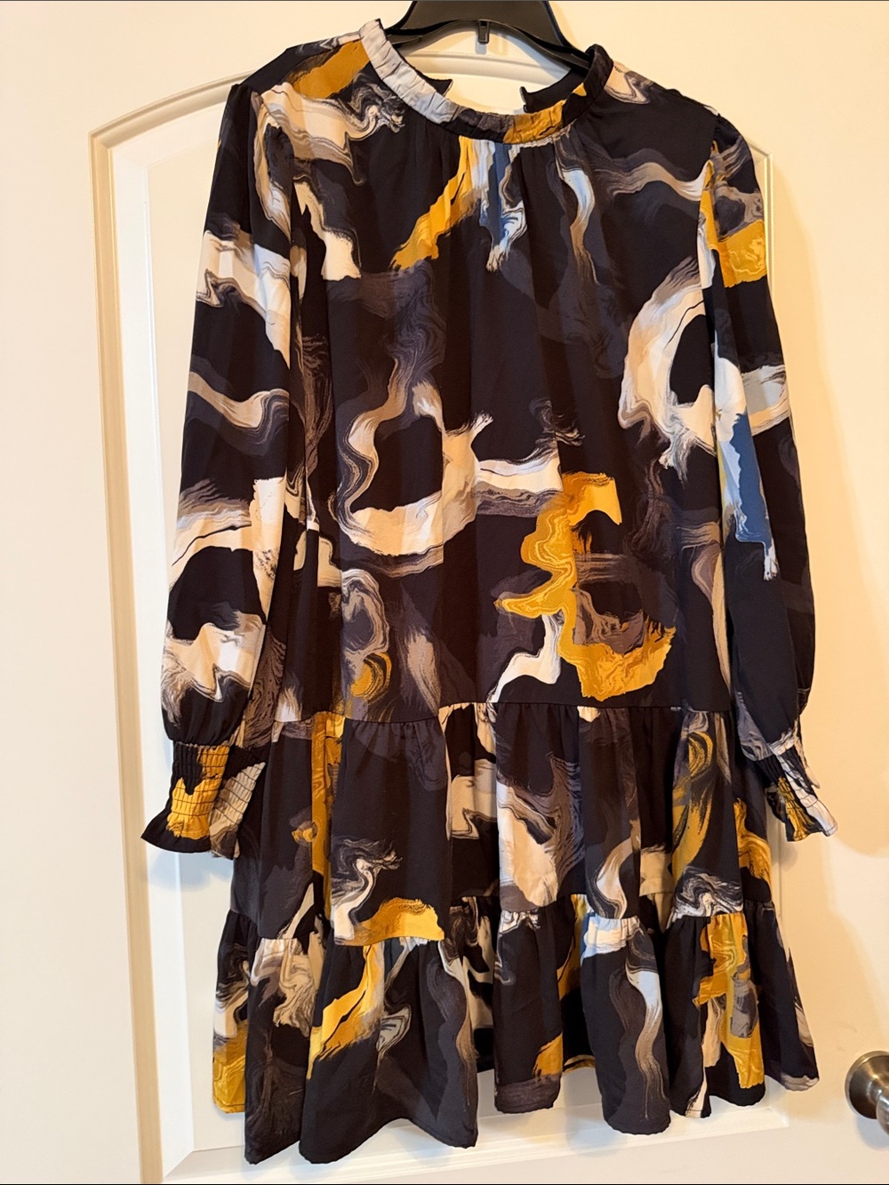 Womens Black Abstract Print Tiered Long-Sleeve Dress